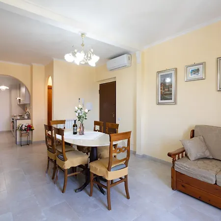 Casagiulia - Relaxterrace 4min Walk Station Colonna